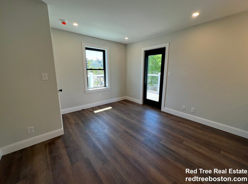 Building Photo - 25 Hunnewell Ave