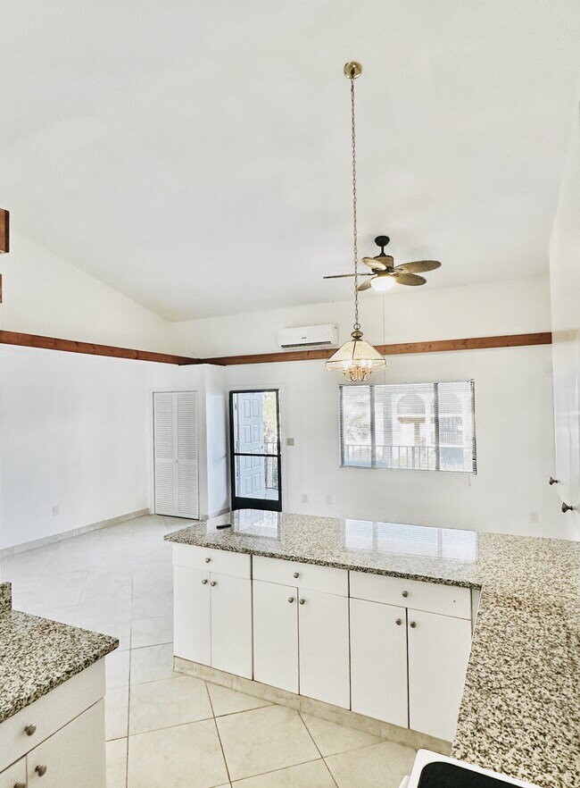 Building Photo - 826 Wiggins Pass Rd