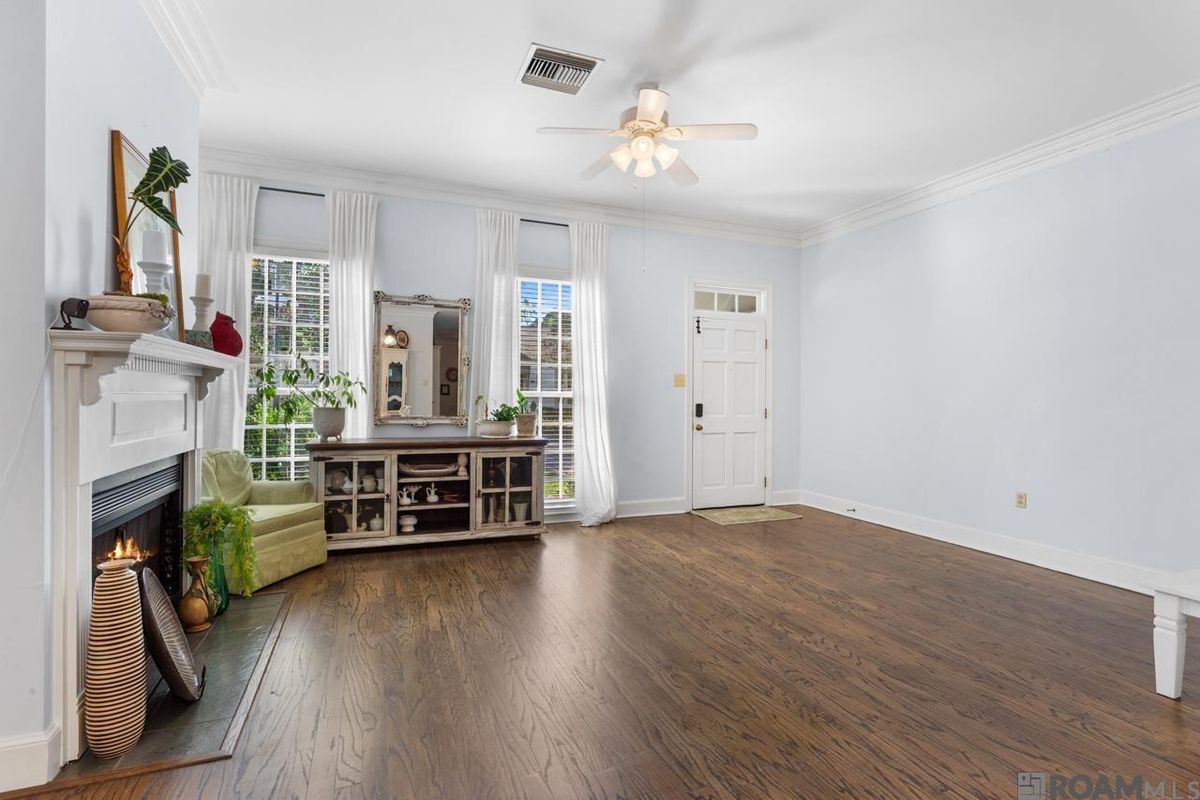 Building Photo - 7962 Wrenwood Blvd