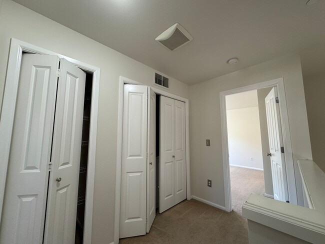 Building Photo - 2 Bed, 3 Bath in Cordata Neighborhood