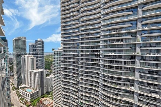 Building Photo - 1010 Brickell Ave