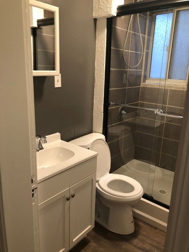 Building Photo - SPACIOUS 4 BEDROOM IN THE HEART OF OAKLAND - AVAILABLE FOR AUGUST