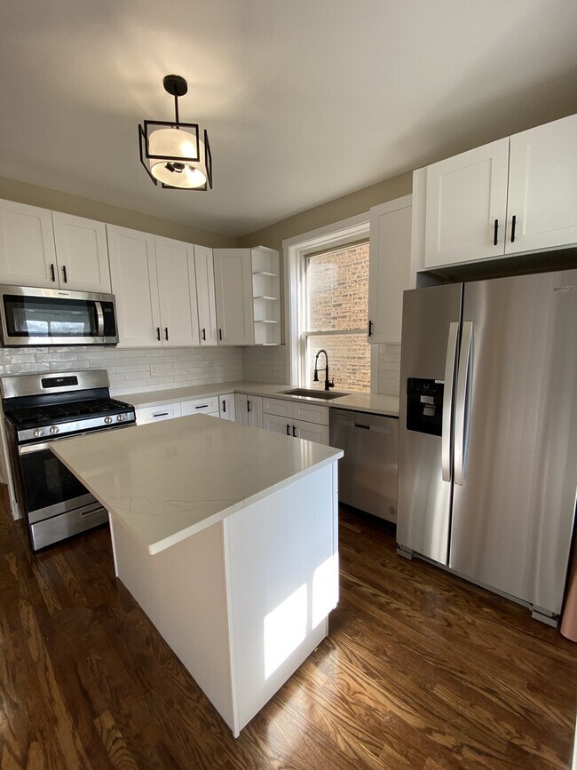 Building Photo - 3749 W Wrightwood Ave