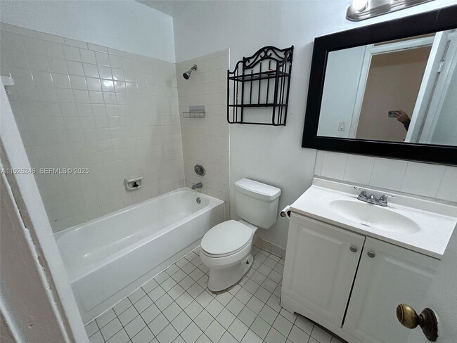 Building Photo - 13952 NE 4th Ave