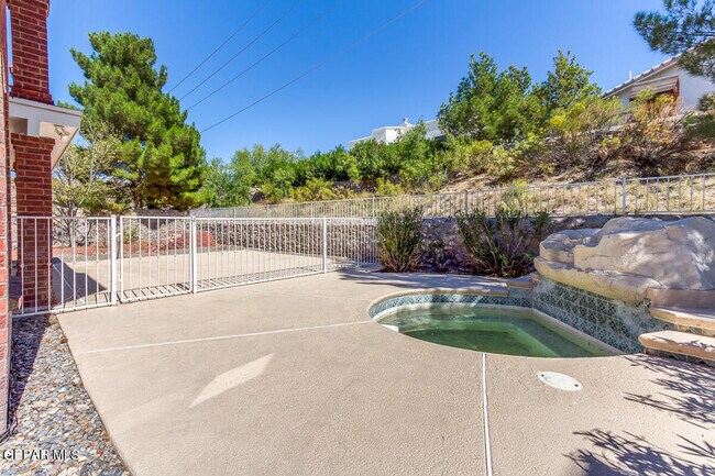Building Photo - 6104 La Posta Dr