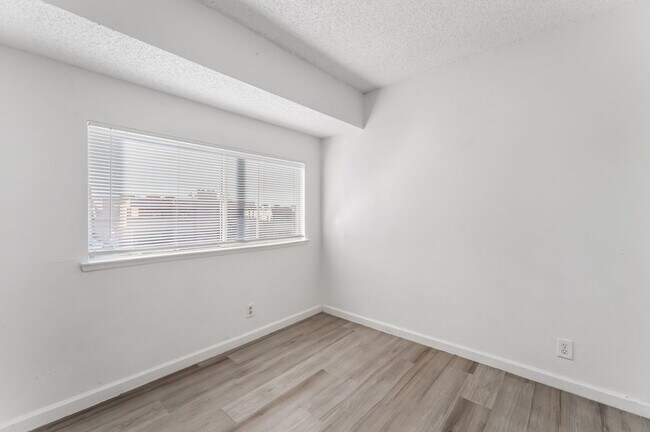 Building Photo - Upgraded 3 Bedroom Unit Near Air Force Base!