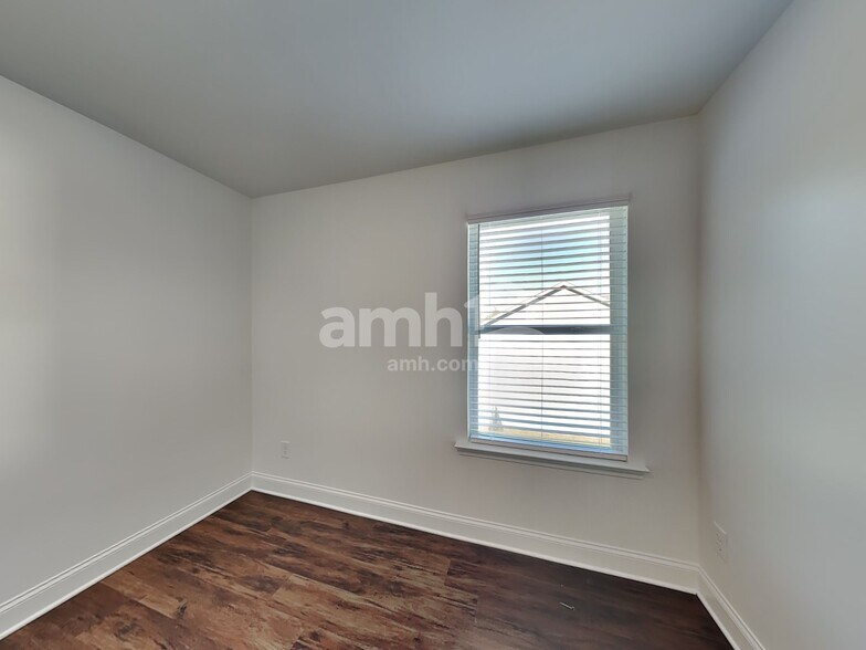 Building Photo - 131 Spruce Cir