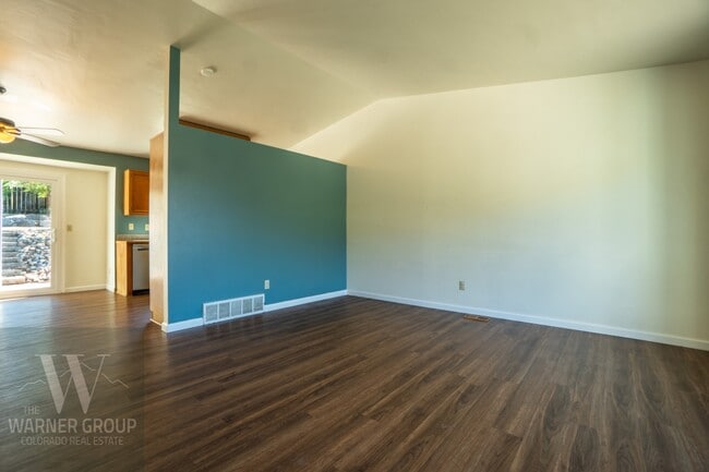 Building Photo - 590 Crosstrail Dr