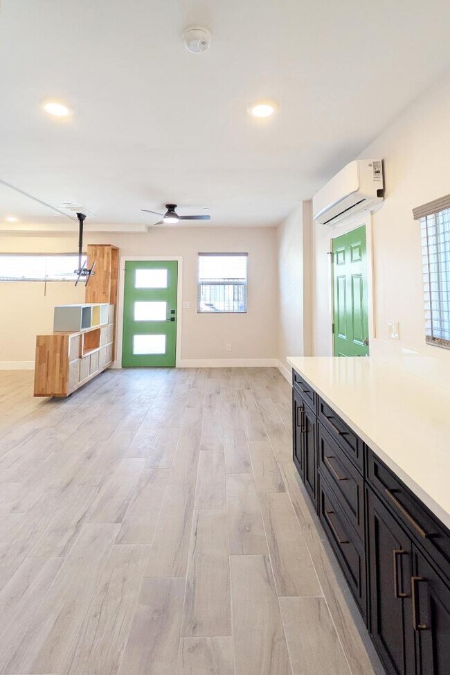 Building Photo - 3570-3574 45th St - 3574 #2