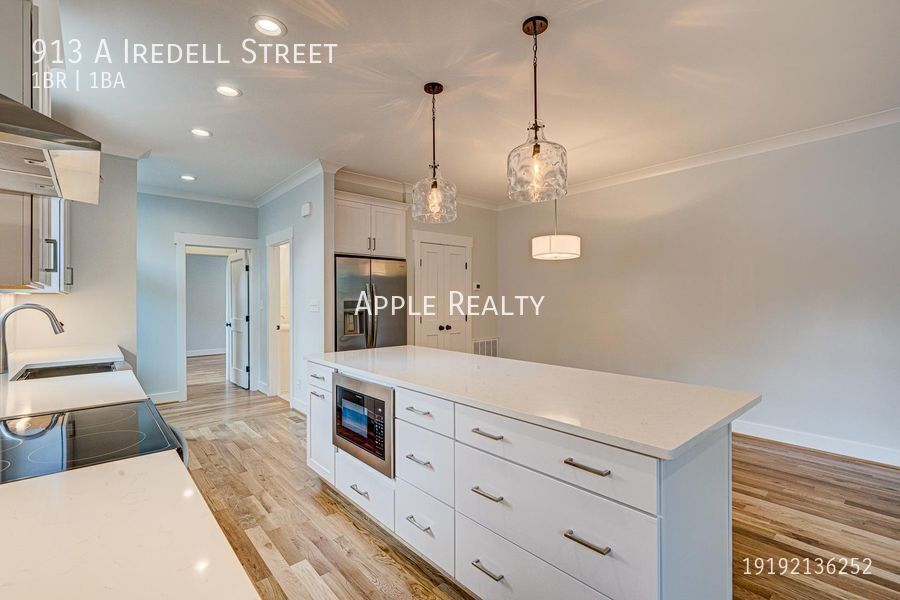 Building Photo - 913 Iredell St