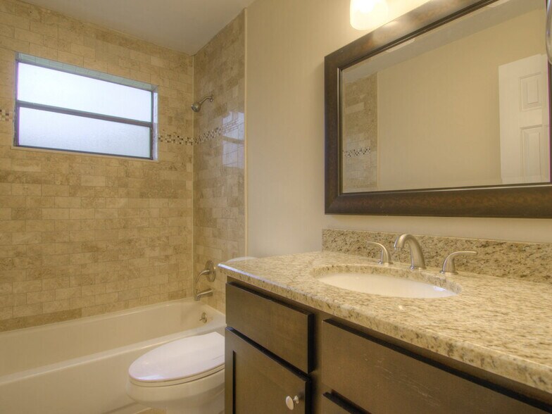 Building Photo - 13522 Exotica Ln