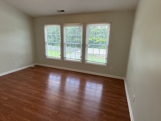 Building Photo - 3 Bed | 2.5 Bath Home in Raleigh with a Su...