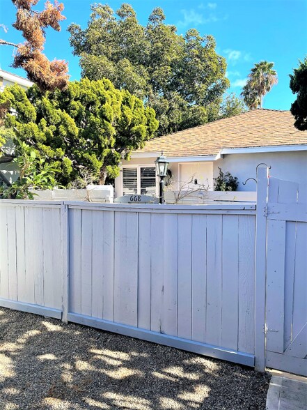 Building Photo - 325 Los Olivos