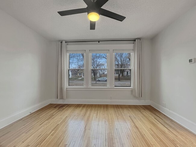 Building Photo - 2729 Vernon Ave S