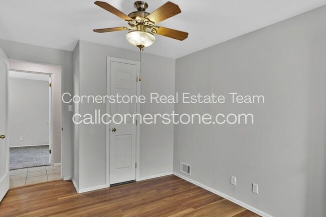 Building Photo - 1410 Custer Ave