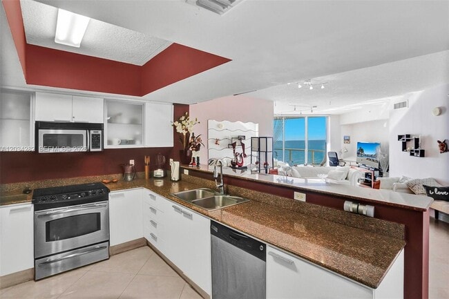 Building Photo - 16699 Collins Ave