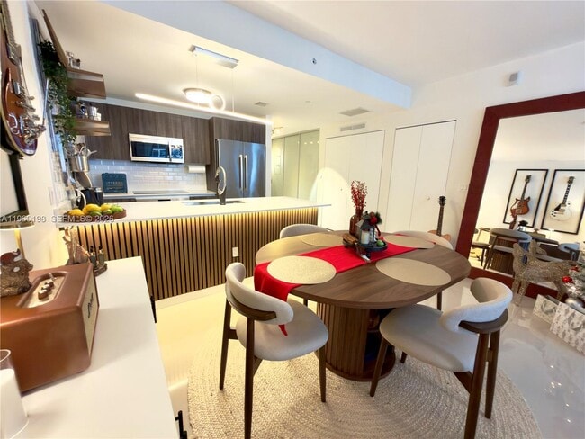 Building Photo - 488 NE 18th St