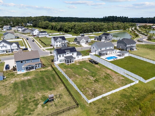 Building Photo - 105 Farmridge Wy