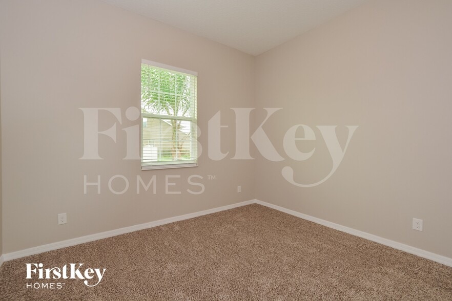 Building Photo - 824 Grand Hilltop Dr