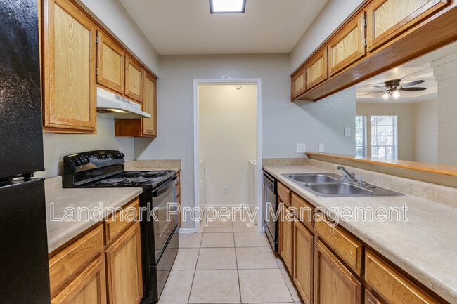 Building Photo - 32 Shady Valley Ct