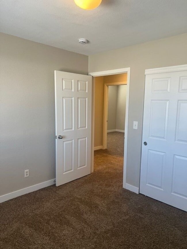 Building Photo - Single Story Home Ready for Move In