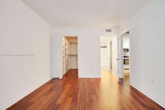 Building Photo - 1756 N Bayshore Dr