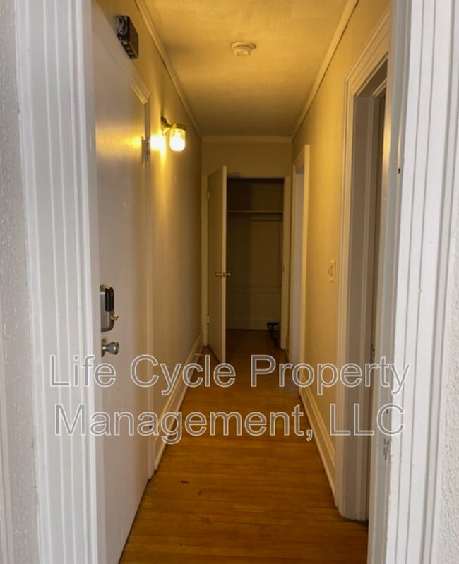 Building Photo - 548 Fulton St E