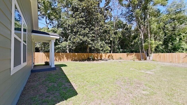 Building Photo - 211 Lucy St