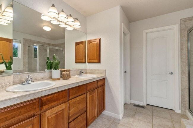 Building Photo - 8100 Lighthouse Ln