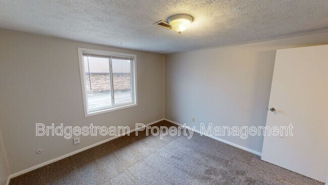 Building Photo - 852 Randler Ave