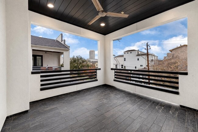 Building Photo - 707 W Clay St