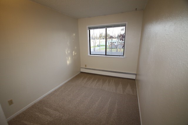 Building Photo - Top Floor 2 Bedroom Condo!