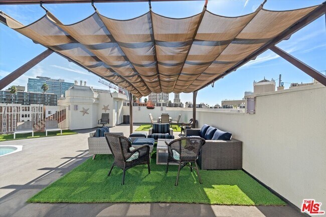 Building Photo - 620 S Gramercy Pl