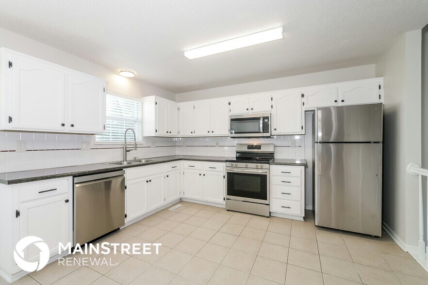 Building Photo - 421 SW Hamilton Ln