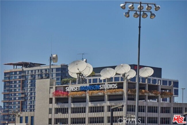 Building Photo - 1275 N Wilton Pl