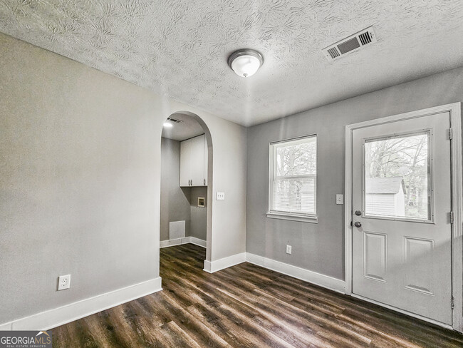 Building Photo - 3006 Stanton Rd SE