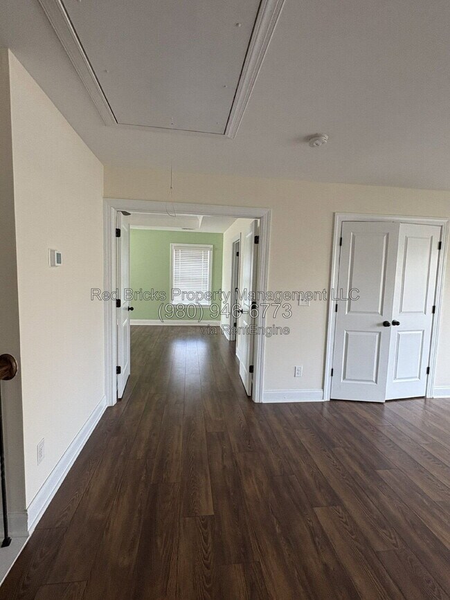 Building Photo - 2403 Palmdale Walk Dr