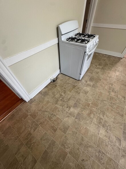 Building Photo - 18 Derby St