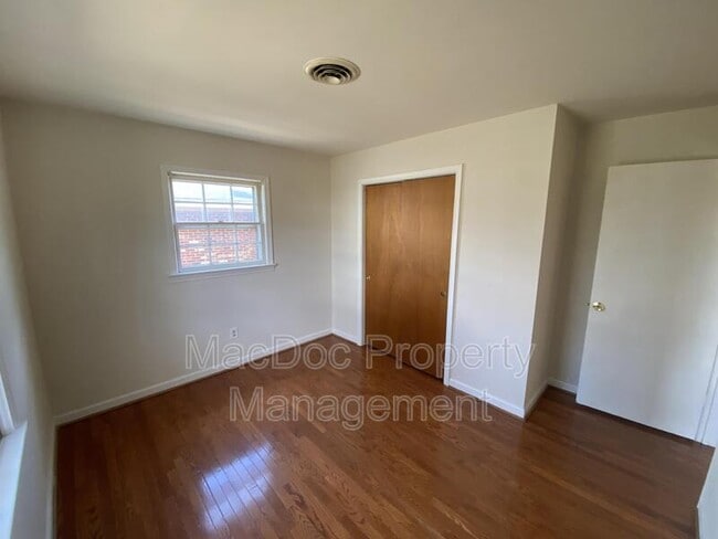 Building Photo - 304 Stratford Ave