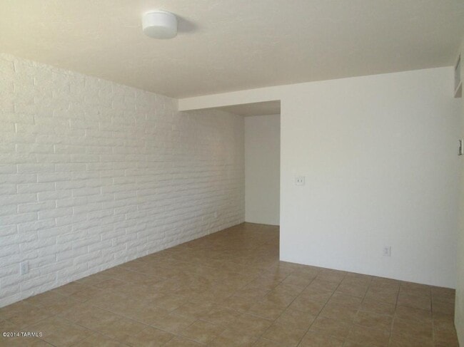 Building Photo - One Bedroom Townhome