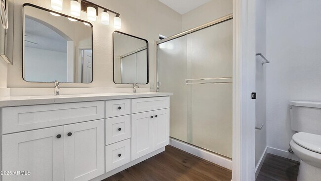 Building Photo - 2119 W Tracy Ln