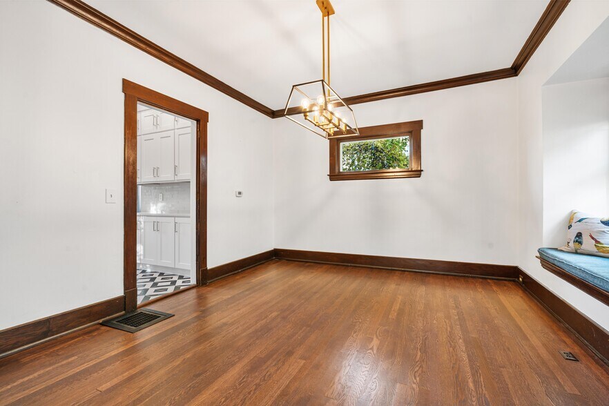 Building Photo - 127 Trowbridge St NE