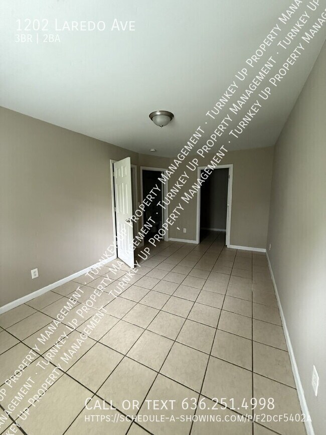 Building Photo - 1202 Laredo Ave