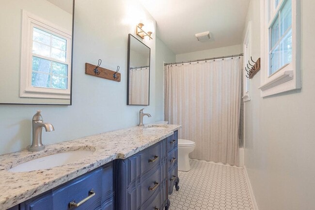 Building Photo - 1041 Warminster Dr