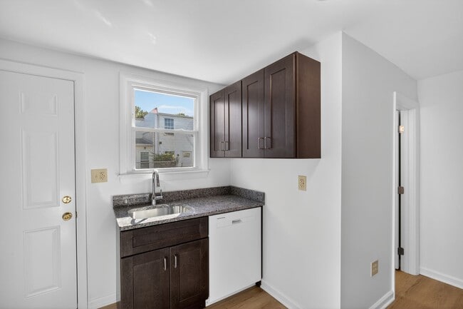 Building Photo - 2 Bedroom in New Castle