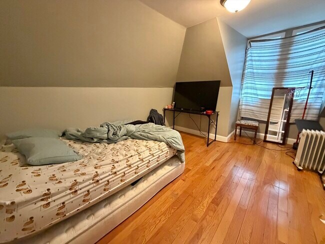 Building Photo - 786 Moody St