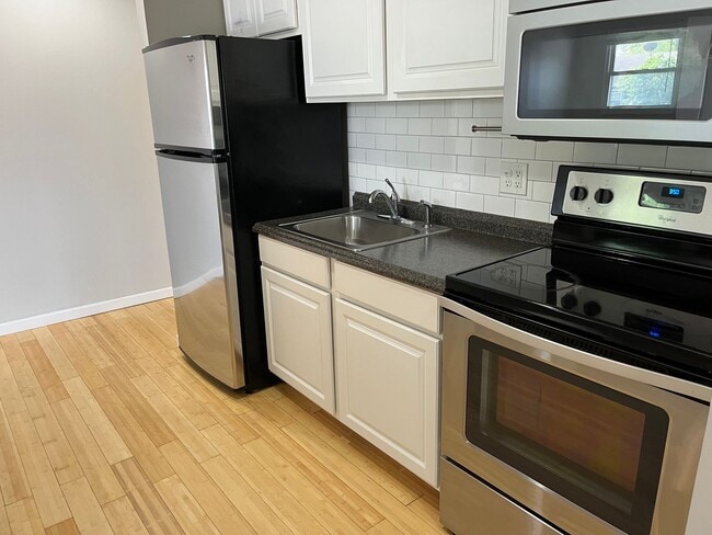 Building Photo - 212 W Locust St