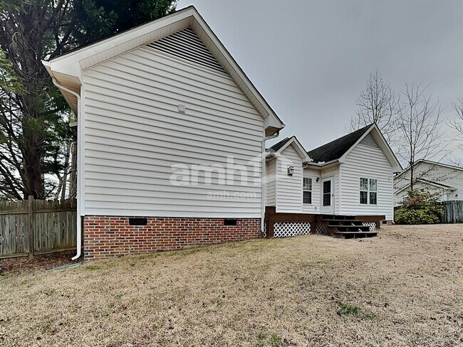 Building Photo - 112 Pine Orchard Ct