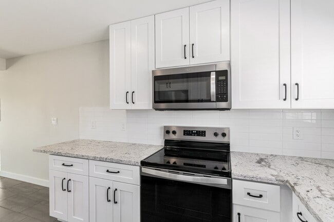 Building Photo - 2 Bedroom remodeled home in 55+ community ...