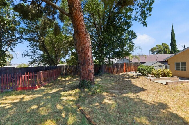 Building Photo - 6059 Essex St